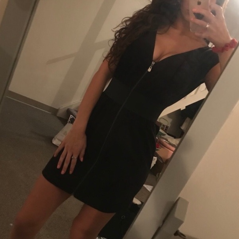 Sexy LBD Guess zip up mini